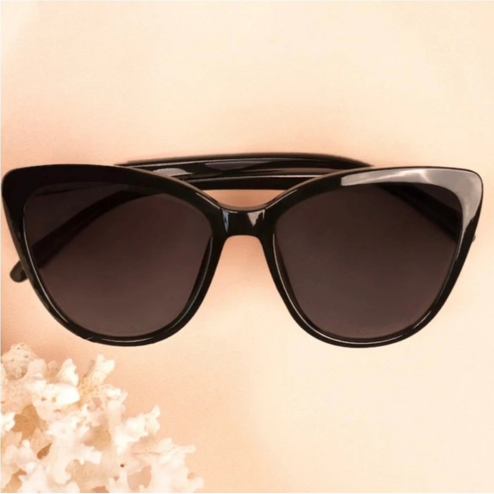 NWT Rachel Zoe Nina Slightly Oversized Black Cat Eye Sunglasses & Faux Croc Case - Picture 1 of 16
